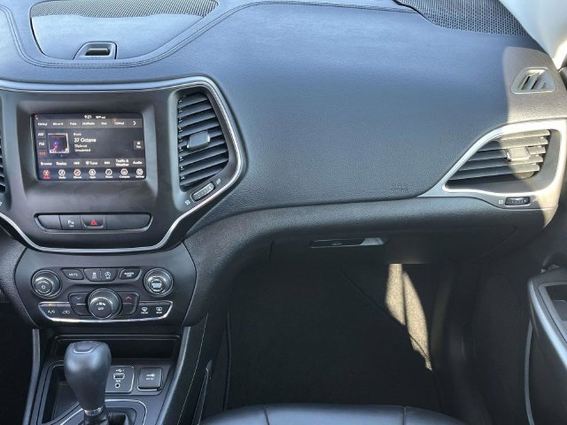 Used 2019 Jeep Cherokee Latitude Plus FWD image 18