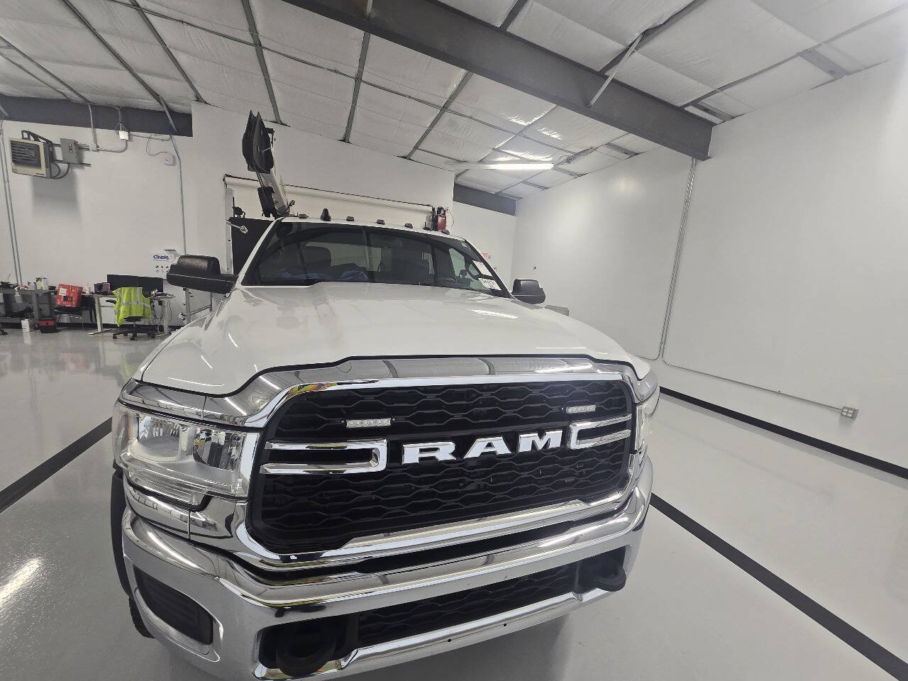 Used 2022 RAM 5500 Tradesman AWD/4WD image 4