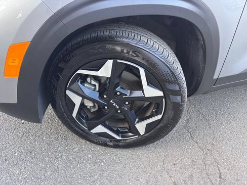 Used 2025 Kia Seltos S AWD/4WD image 2