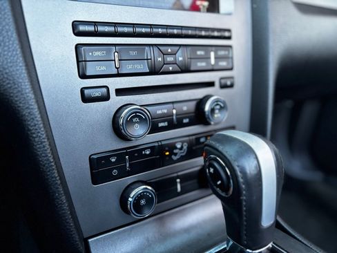 Used 2014 Ford Mustang Convertible image 21