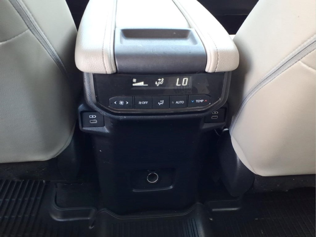Used 2024 Toyota Grand Highlander FWD image 15