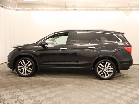 Used 2017 Honda Pilot Touring image 2