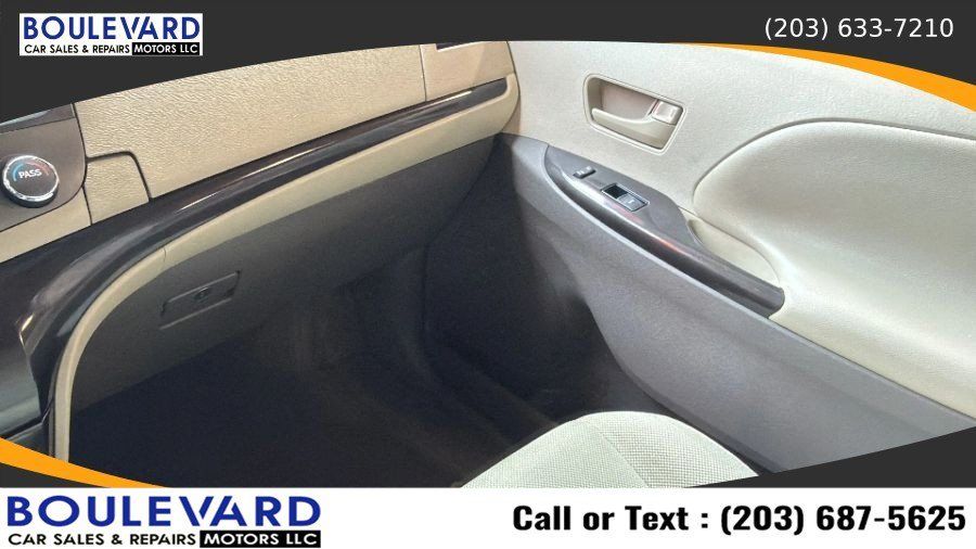 Used 2011 Toyota Sienna FWD image 13