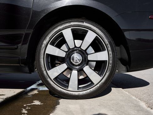 Used 2019 Rolls-Royce Cullinan image 18