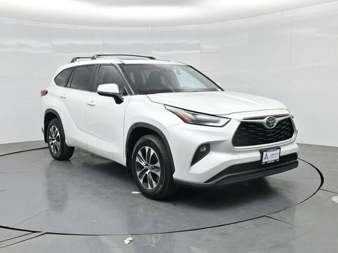 Used 2023 Toyota Highlander XLE AWD/4WD image 48