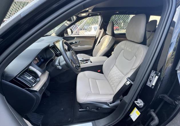Certified 2025 Volvo XC90 B5 Core AWD/4WD image 6