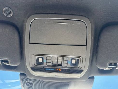 Used 2023 Ford Explorer ST-Line w/ Class IV Trailer Tow Package AWD/4WD image 35