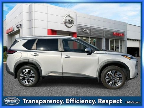 Certified 2022 Nissan Rogue SV w/ SV Premium Package image 2