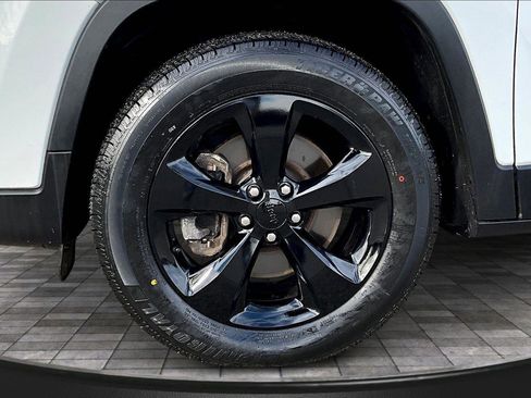 Used 2022 Jeep Cherokee Limited image 25