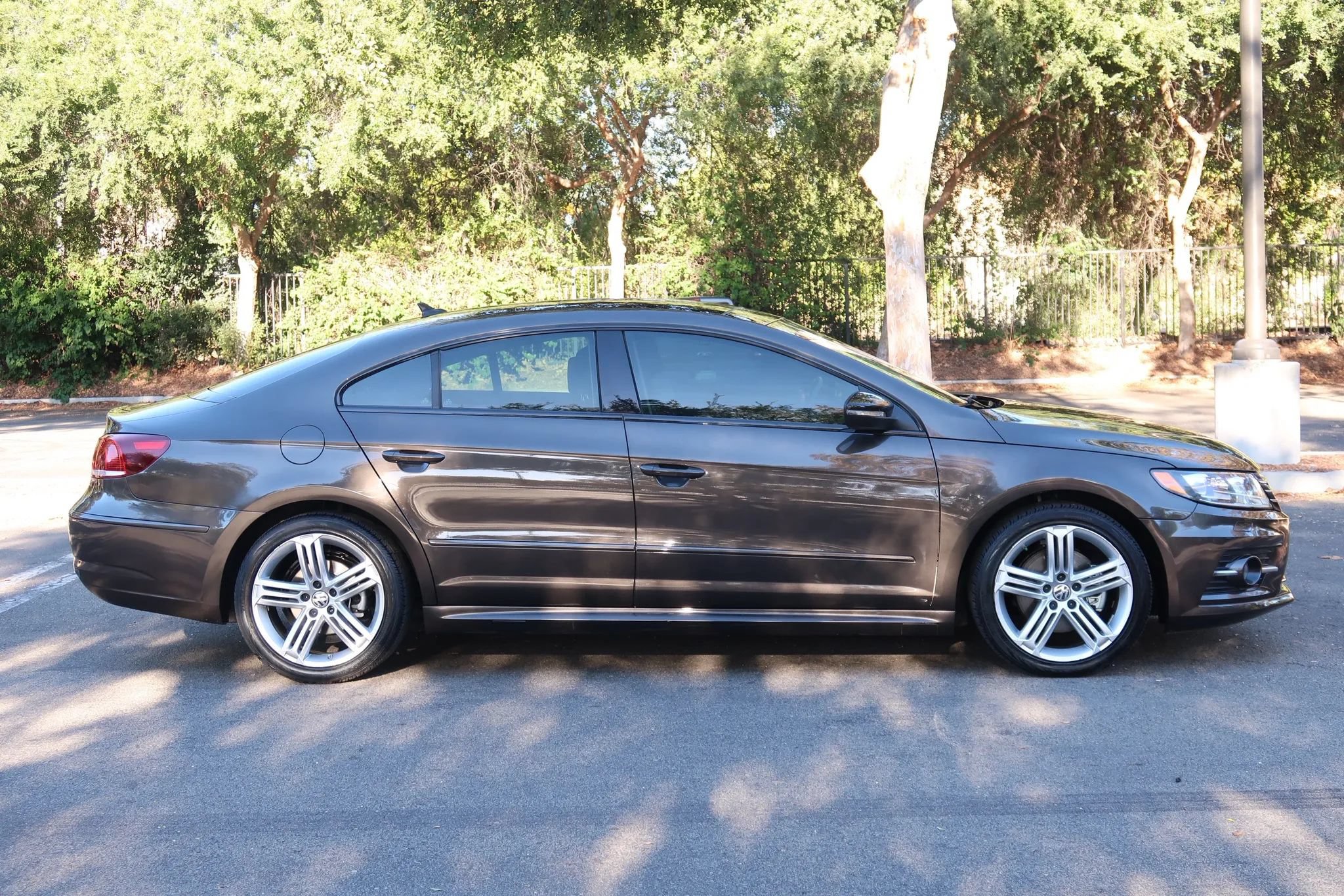 Used 2017 Volkswagen CC R-Line Executive FWD image 8