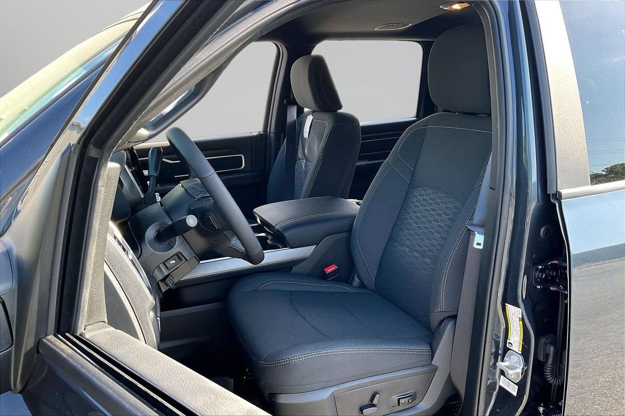 New 2026 RAM 3500 Big Horn AWD/4WD image 17