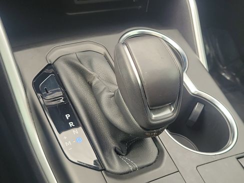 Used 2023 Toyota Highlander XLE FWD image 32