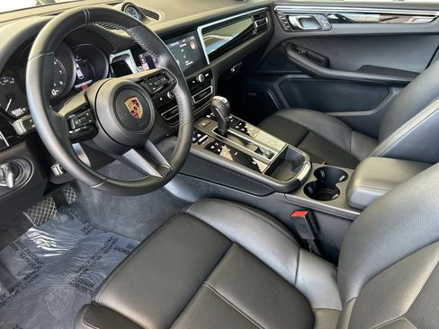 Certified 2022 Porsche Macan AWD image 4