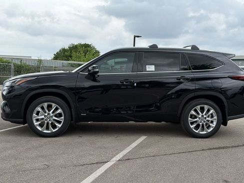 New 2026 Toyota Highlander Limited AWD/4WD image 10