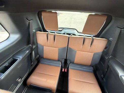 Used 2025 Lexus GX 550 w/ Cold Area Package AWD/4WD image 10