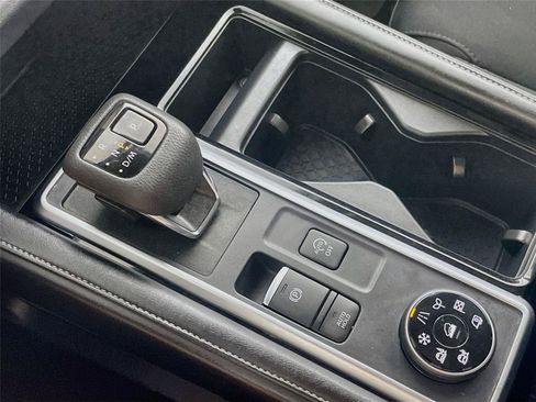 Used 2025 Nissan Pathfinder SV AWD/4WD image 19