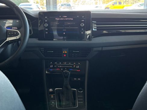 Used 2025 Volkswagen Jetta SE image 18