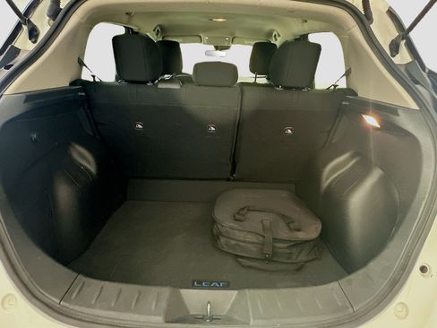 Used 2025 Nissan Leaf S image 29