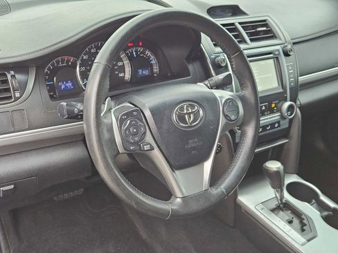 Used 2012 Toyota Camry SE image 2