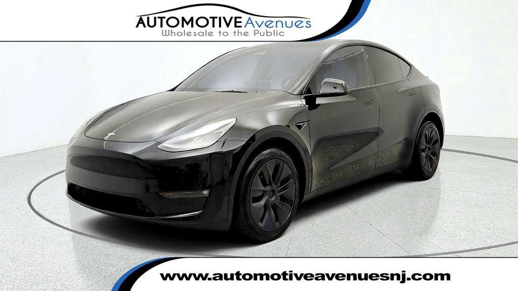 Used 2025 Tesla Model Y Long Range AWD/4WD image 1