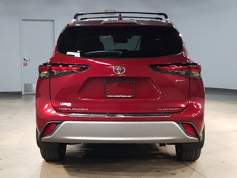 New 2026 Toyota Highlander Platinum AWD/4WD image 6