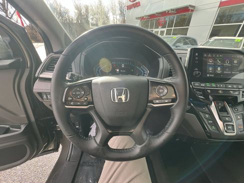 Used 2023 Honda Odyssey Touring image 16