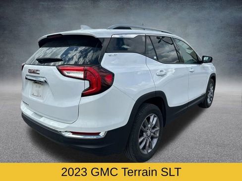 Used 2023 GMC Terrain SLT image 3