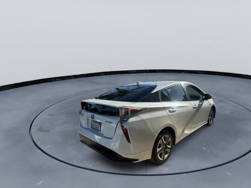 Used 2017 Toyota Prius Four Touring FWD image 4