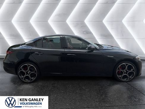 Used 2022 Alfa Romeo Giulia Veloce AWD/4WD image 6