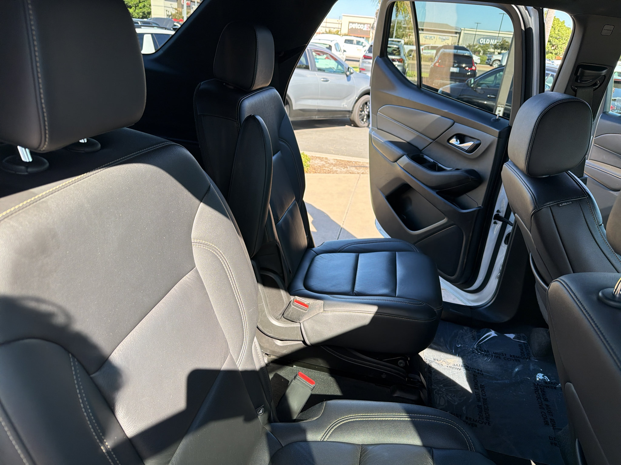 Used 2022 Chevrolet Traverse LT FWD image 18