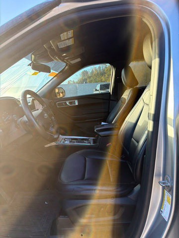 Used 2020 Ford Explorer XLT w/ Equipment Group 202A AWD/4WD image 8