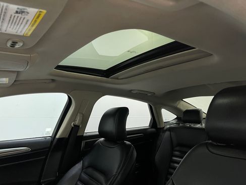 Used 2019 Ford Fusion SEL image 11