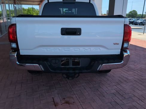 Used 2019 Toyota Tacoma TRD Off-Road AWD/4WD image 4