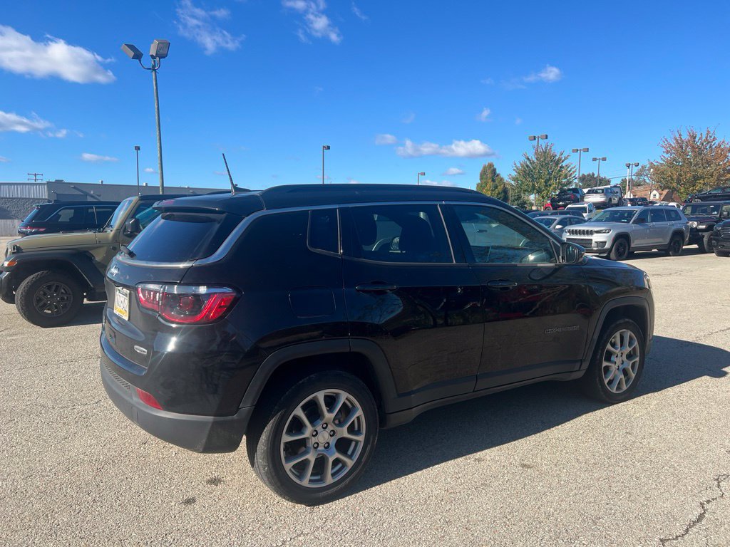 Used 2023 Jeep Compass Latitude w/ Sun and Sound Group AWD/4WD image 2
