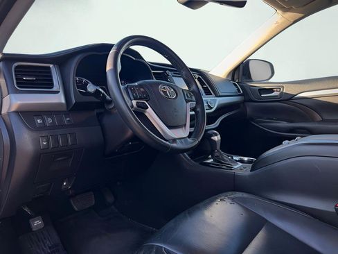 Used 2018 Toyota Highlander XLE image 36