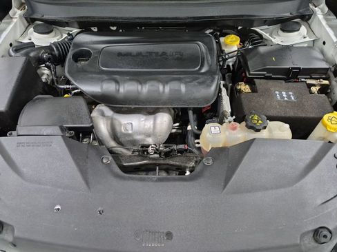 Used 2019 Jeep Cherokee Limited FWD image 22