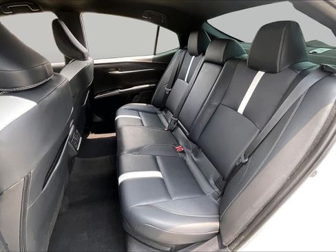 Used 2025 Toyota Camry SE FWD image 19