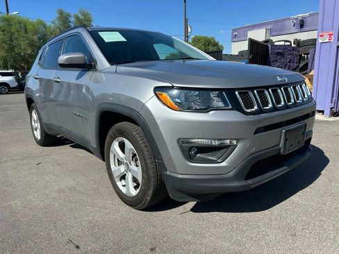 Used 2017 Jeep Compass Latitude w/ Popular Equipment Group FWD image 3