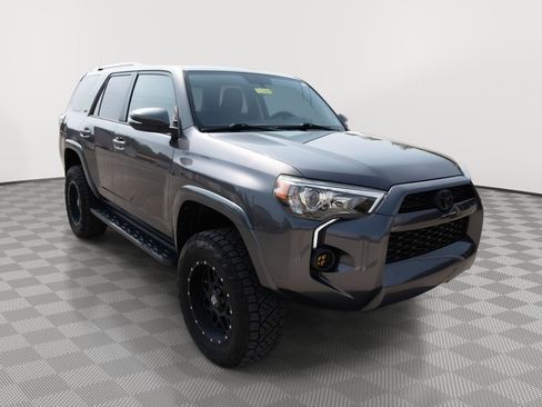 Used 2018 Toyota 4Runner SR5 Premium AWD/4WD image 3