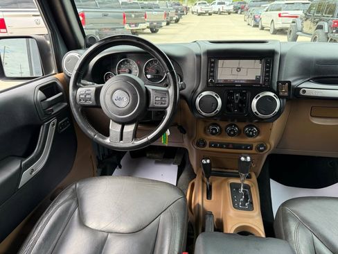Used 2014 Jeep Wrangler Unlimited Sahara w/ Max Tow Package AWD/4WD image 10
