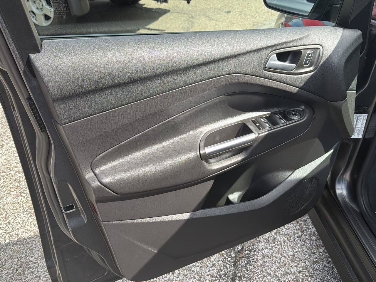 Used 2018 Ford C-MAX SE w/ Cold Weather Package FWD image 9