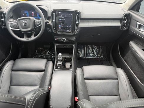 Certified 2025 Volvo XC40 B5 Plus AWD/4WD image 14