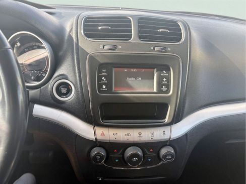 Used 2019 Dodge Journey SE w/ Connectivity Group FWD image 18