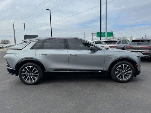 Used 2024 Cadillac Lyriq Sport image 2