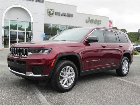 Used 2025 Jeep Grand Cherokee L Laredo w/ Luxury Tech Group I image 3