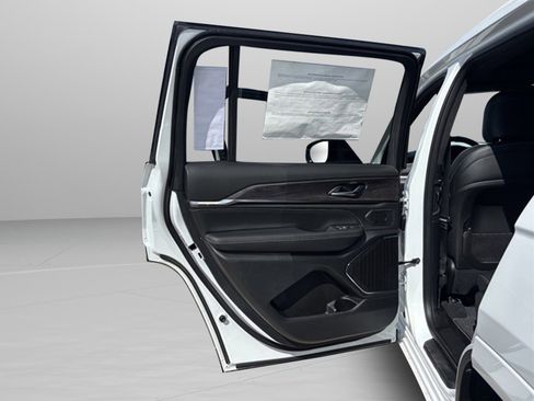 New 2025 Jeep Grand Cherokee L Overland w/ Trailer Tow Package image 23