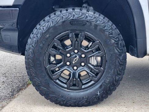 Used 2023 Chevrolet Silverado 1500 ZR2 w/ Technology Package AWD/4WD image 10