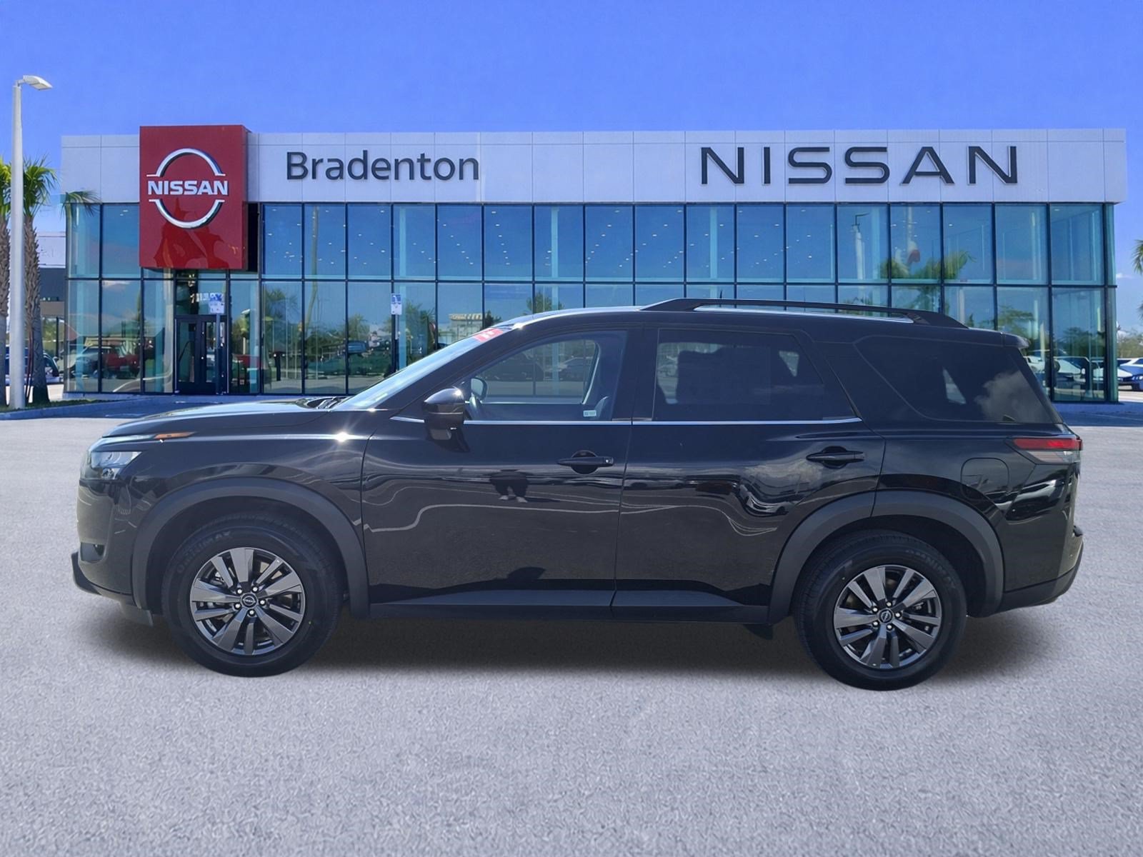 Certified 2025 Nissan Pathfinder SV FWD image 8