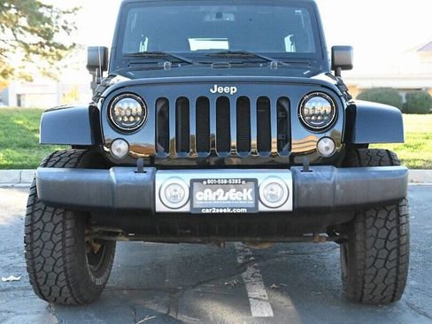 Used 2015 Jeep Wrangler Unlimited Sahara w/ Dual Top Group image 18