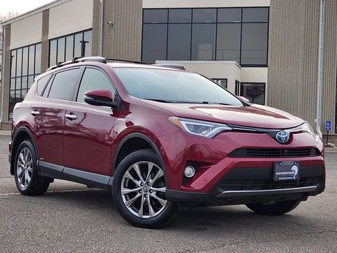 Used 2018 Toyota RAV4 Limited w/ Advanced Technology Package image 29